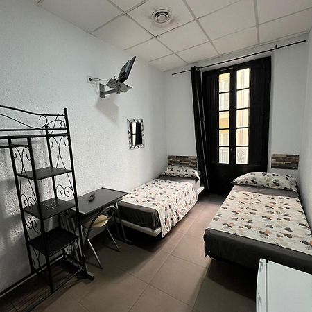 Hostal Milan Alicante Exterior photo A typical hostel room in Spain