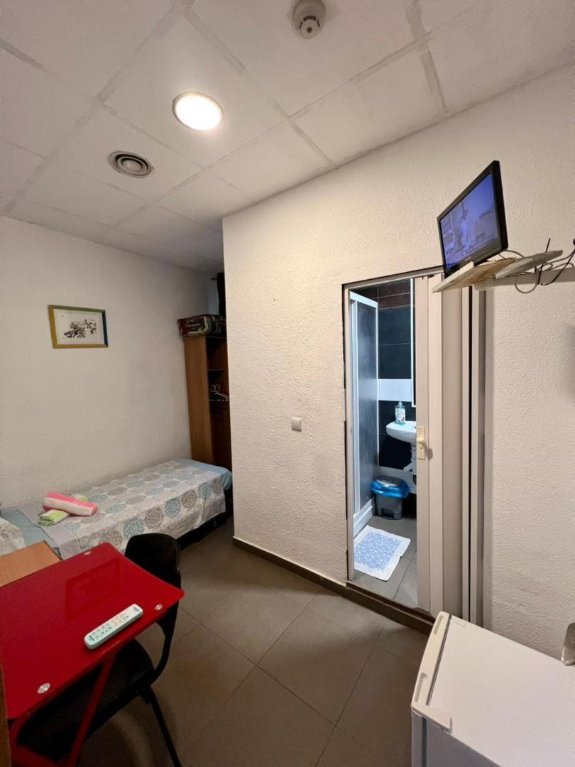 Hostal Milan Alicante Exterior photo