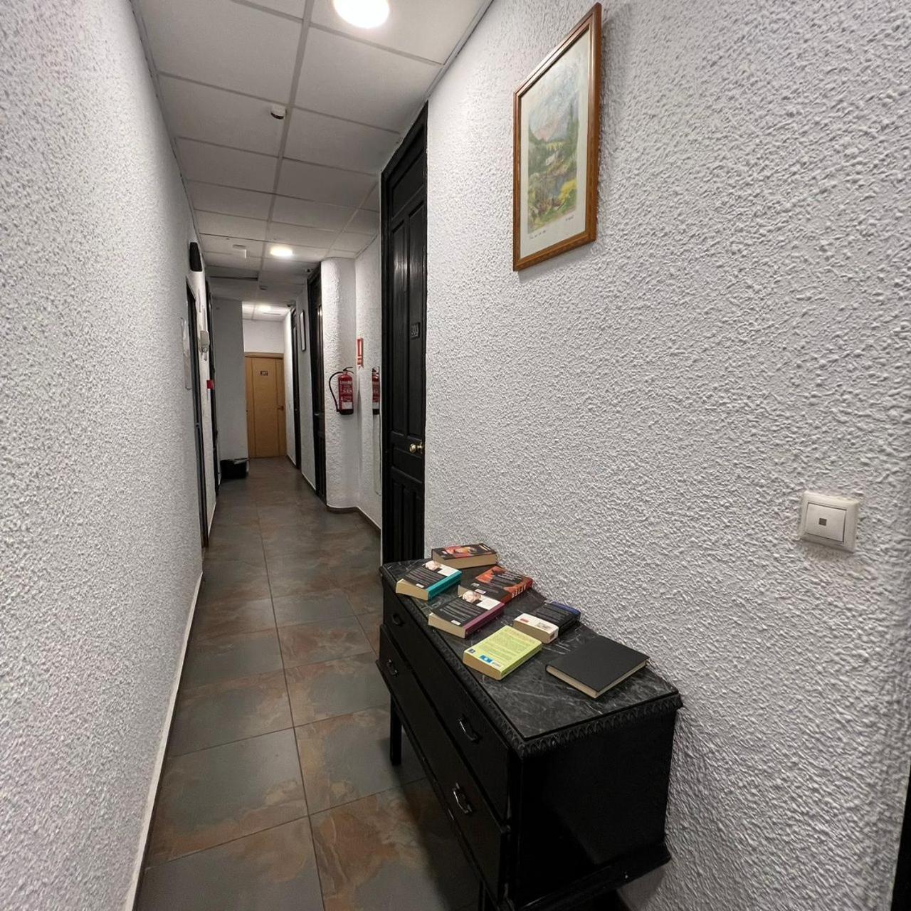 Hostal Milan Alicante Exterior photo