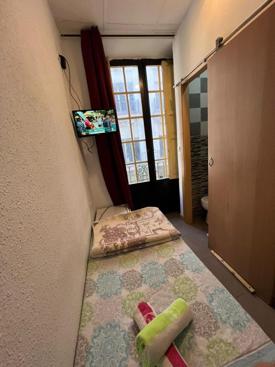 Hostal Milan Alicante Exterior photo