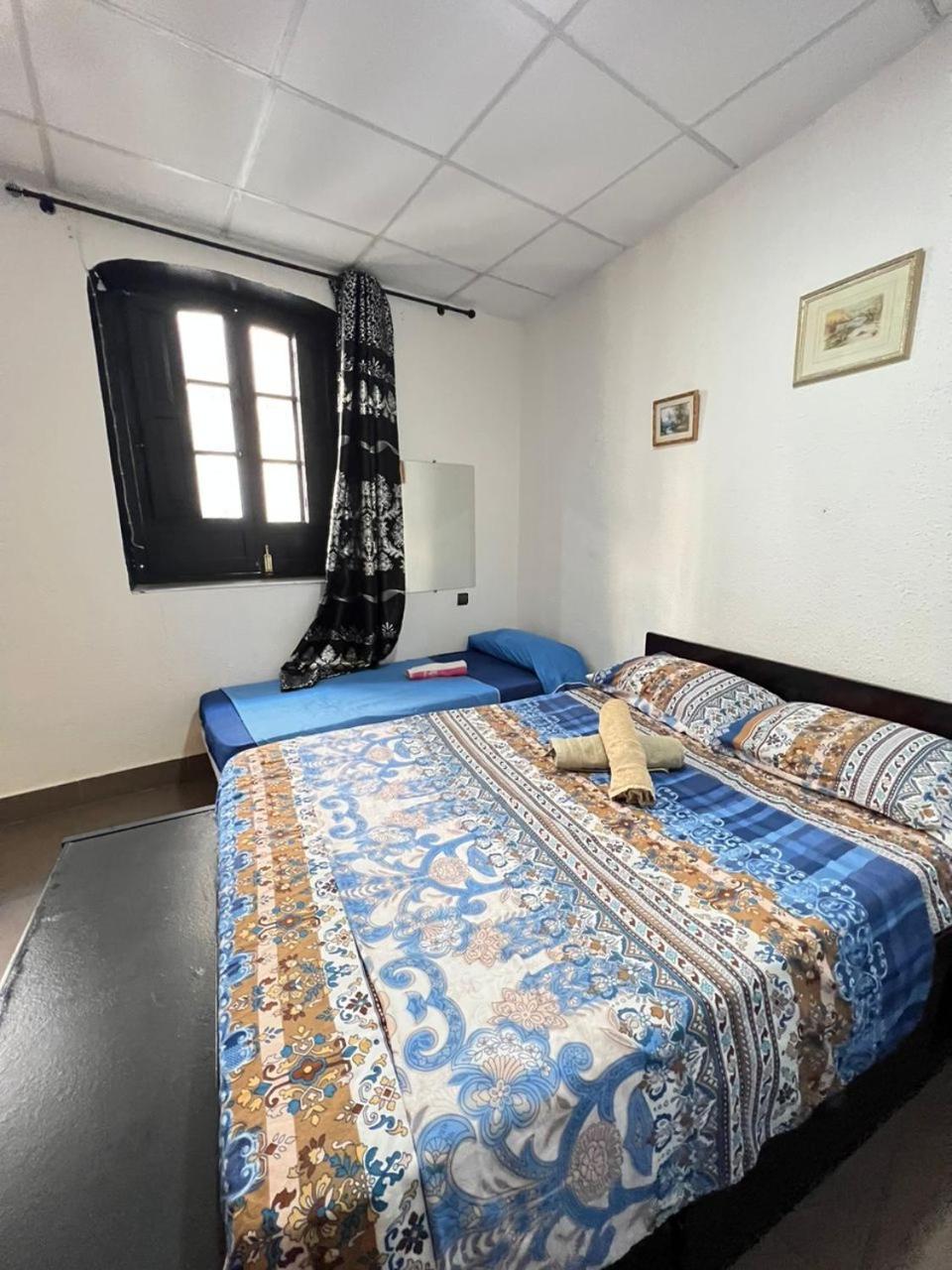 Hostal Milan Alicante Exterior photo A bedroom in a guest house in India