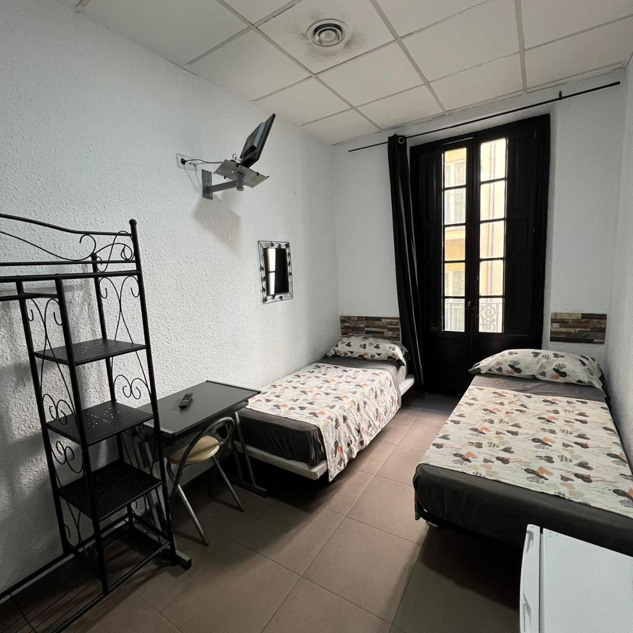 Hostal Milan Alicante Exterior photo A typical hostel room in Spain