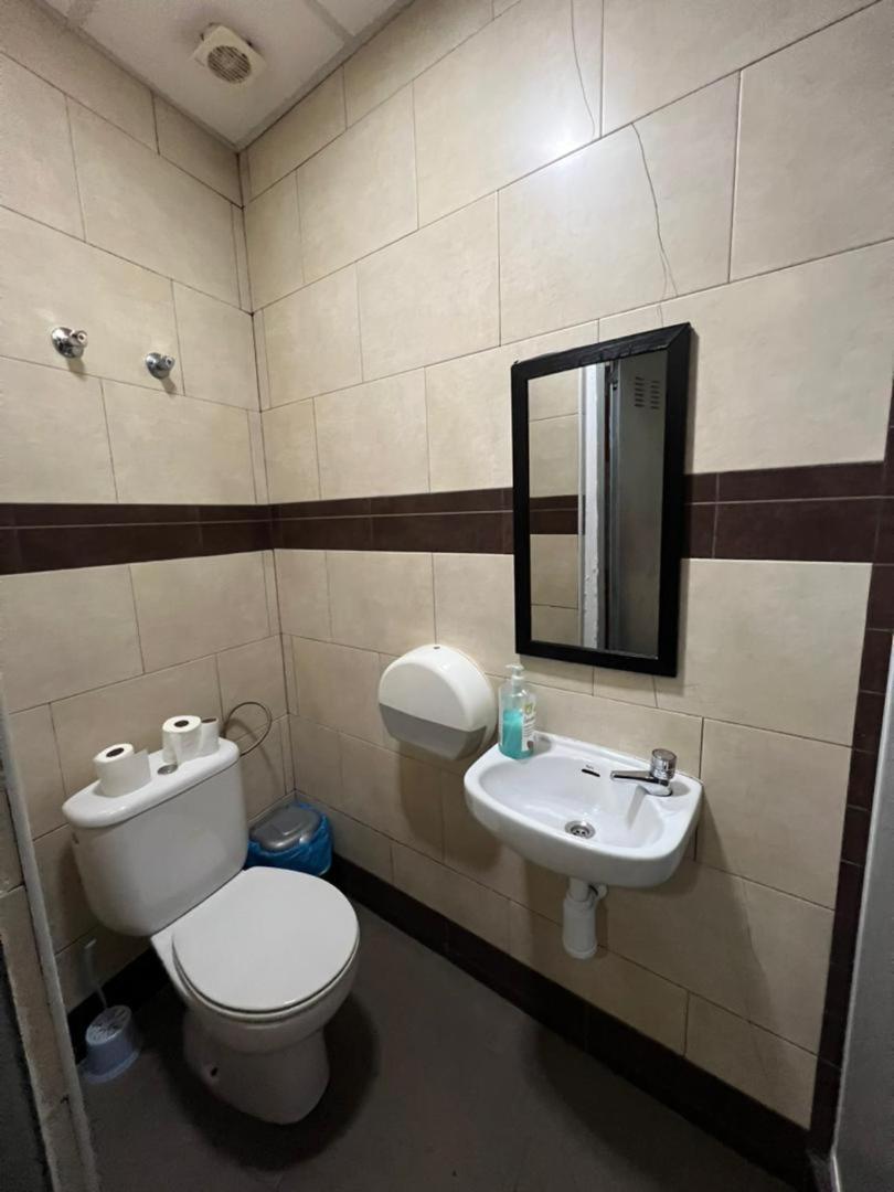 Hostal Milan Alicante Exterior photo Bathroom in a hotel
