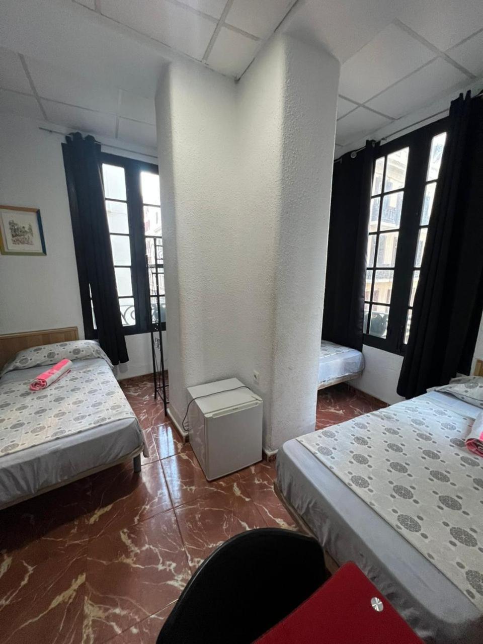 Hostal Milan Alicante Exterior photo A typical room at a hostal in Spain