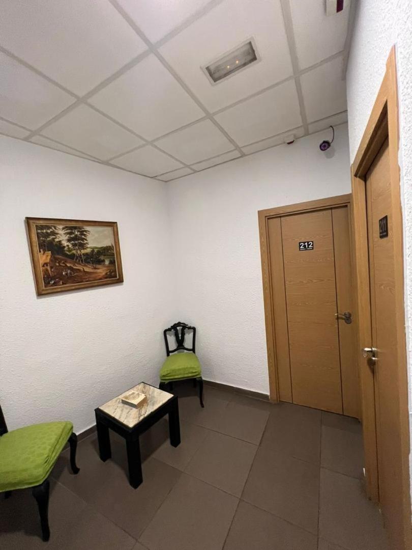 Hostal Milan Alicante Exterior photo The waiting room of a doctor's office