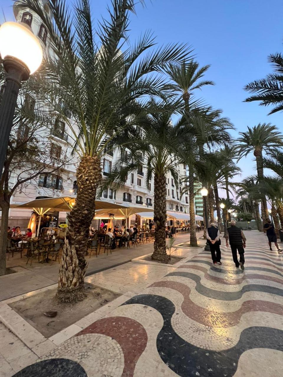 Hostal Milan Alicante Exterior photo The Avenue des États-Unis