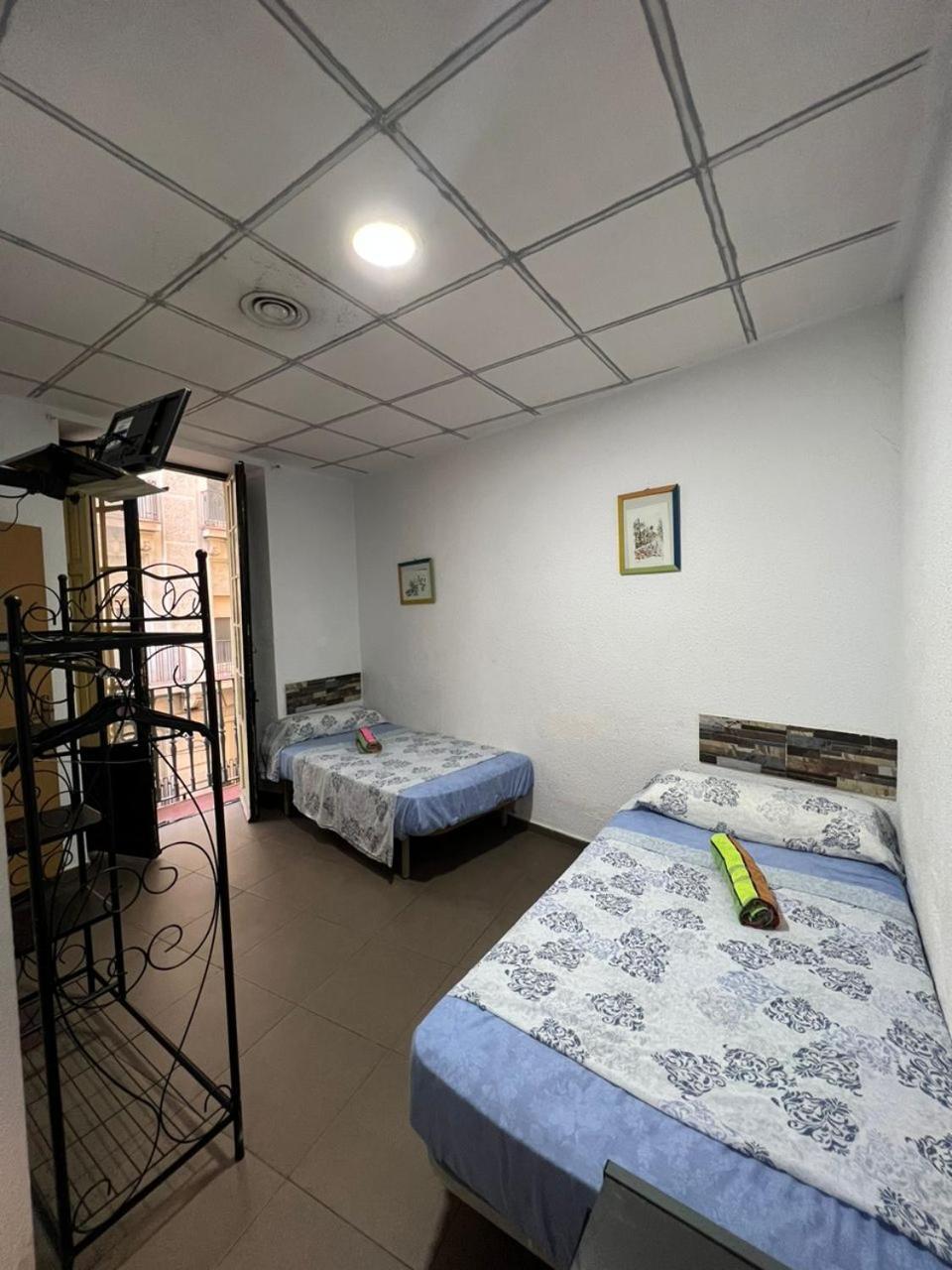 Hostal Milan Alicante Exterior photo