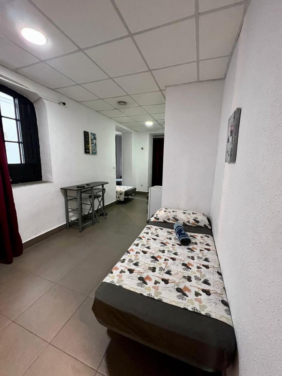 Hostal Milan Alicante Exterior photo Hostel in Madrid, Spain