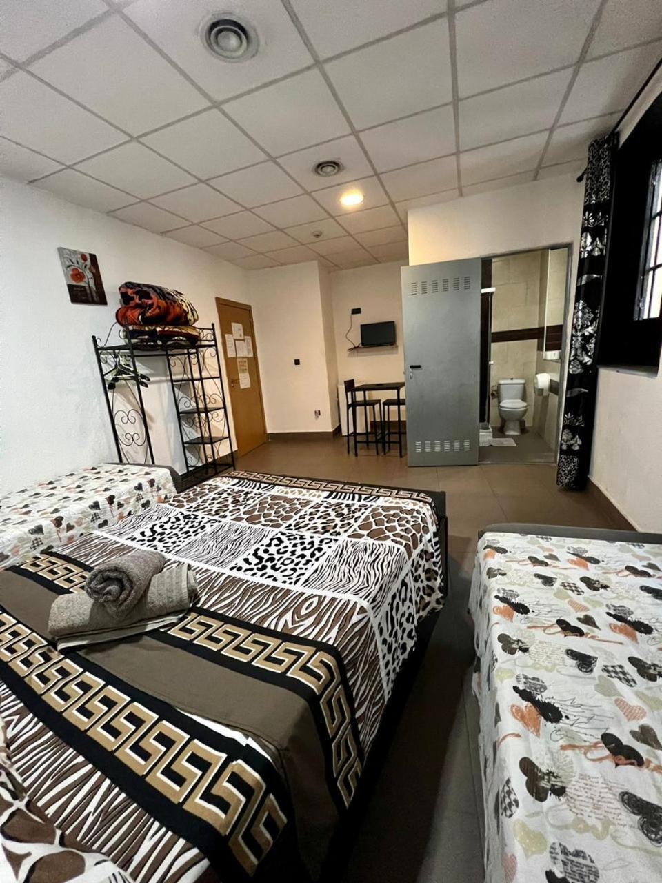 Hostal Milan Alicante Exterior photo A typical bedroom in the new residence halls