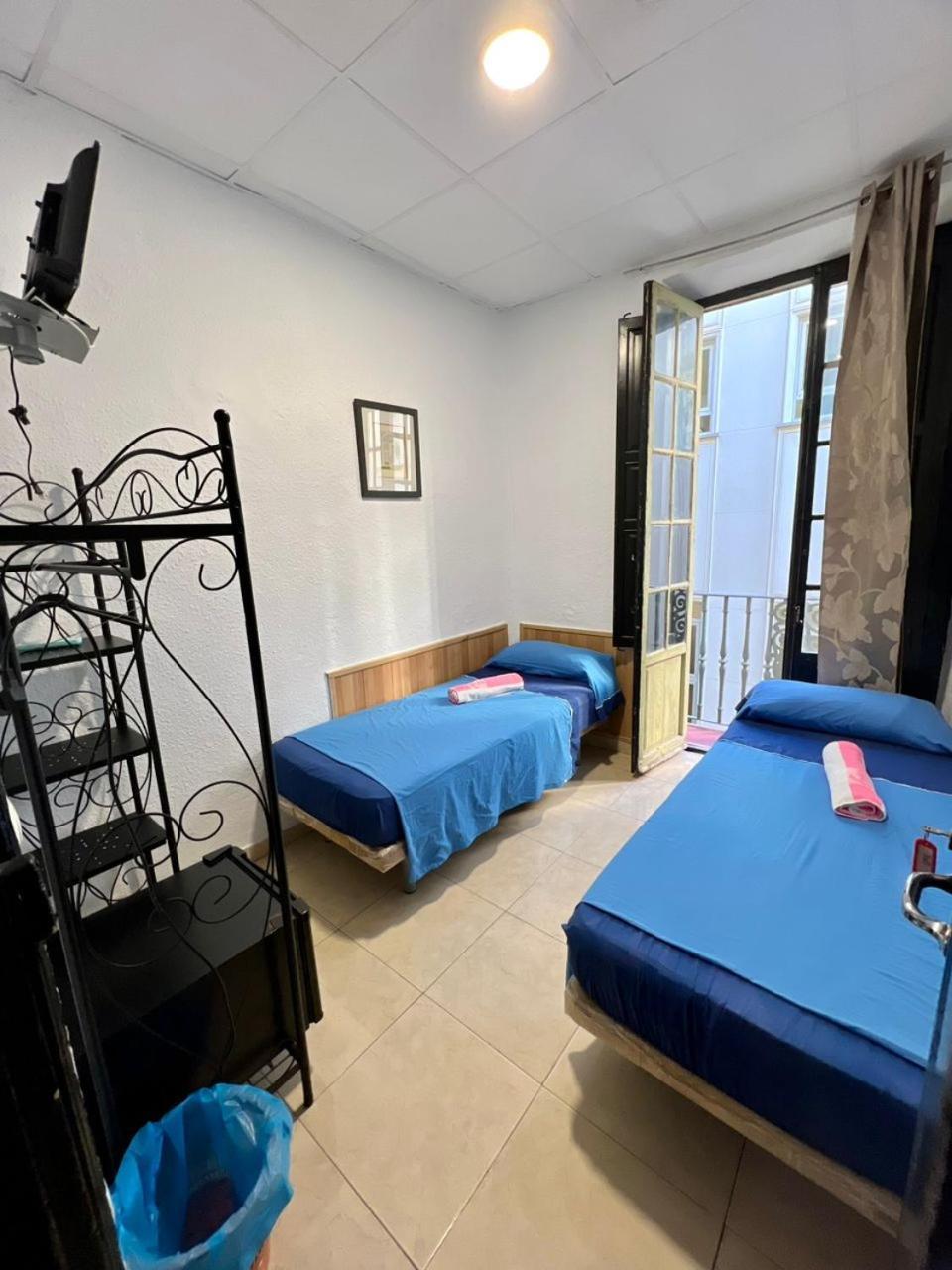 Hostal Milan Alicante Exterior photo A typical room at the hostel